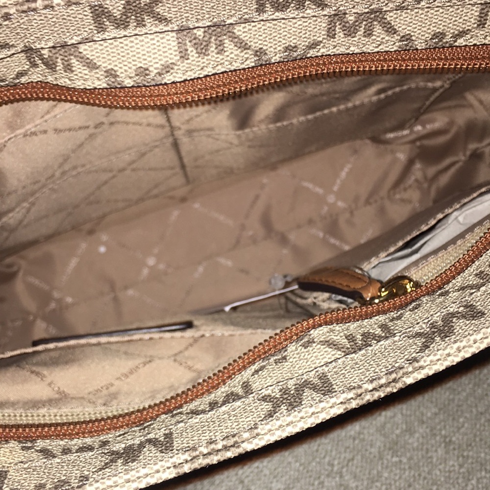 🌟HOST🎖PICK 🌟NWT 👜Michael Kors 👜 - Picture 5 of 8